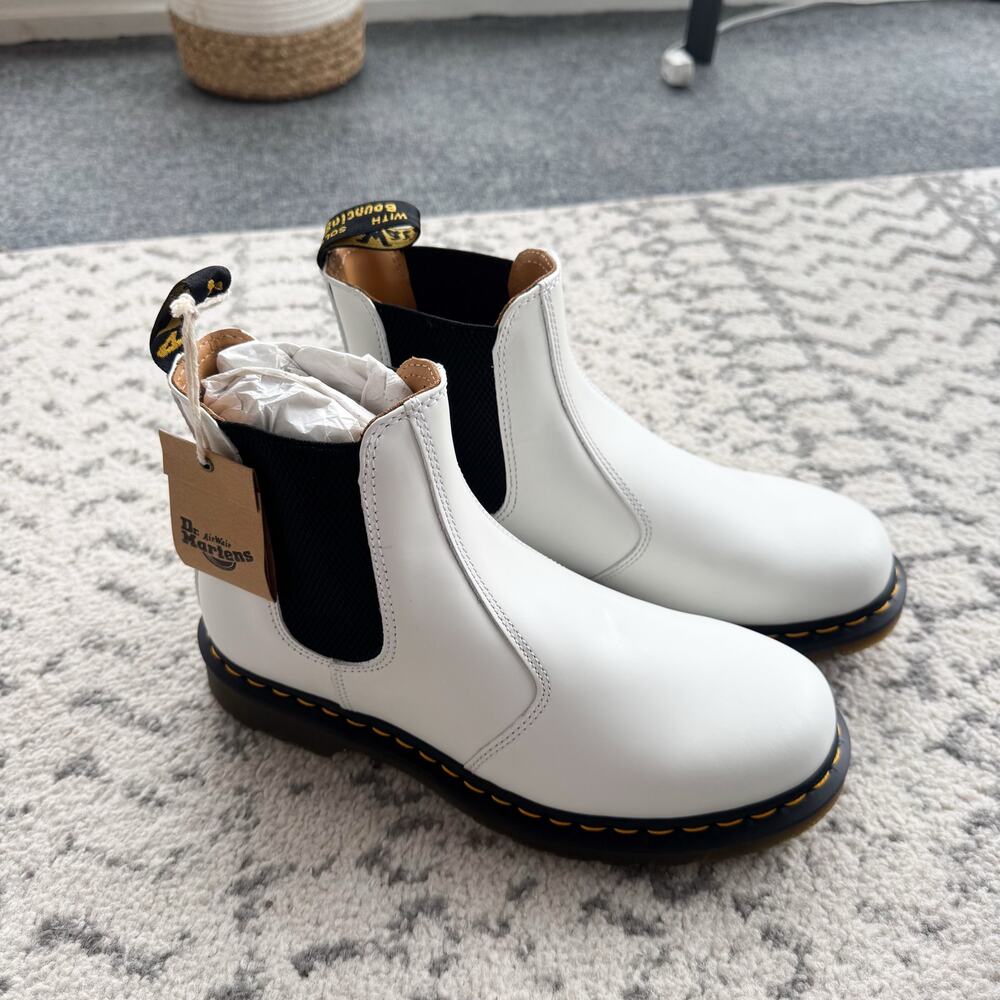 NWT Dr Marten 2976 Bex Smooth Leather Chelsea Boots Size 9 - Picture 2 of 7